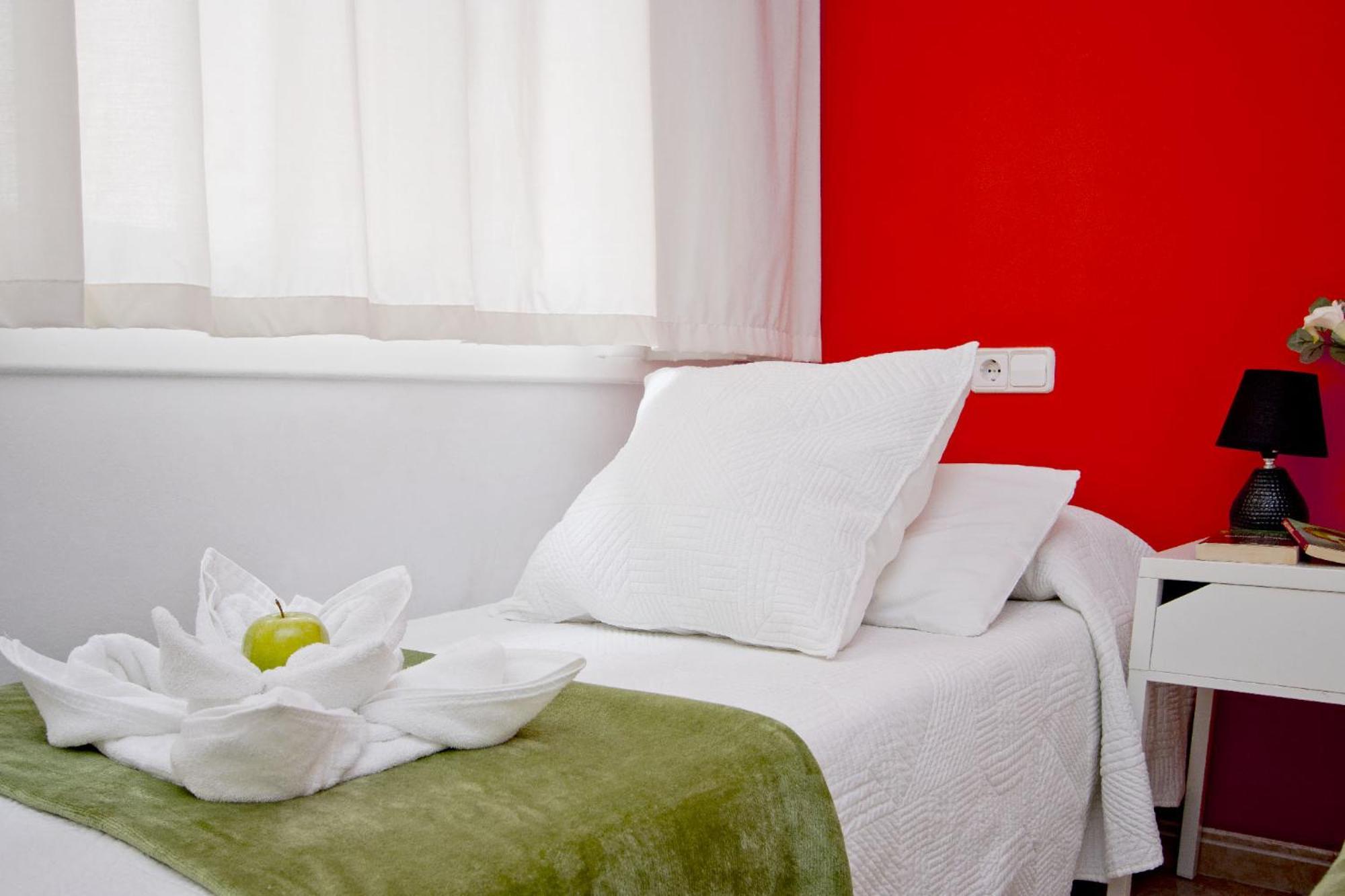 Barcelona City North Hostal — Photos 1